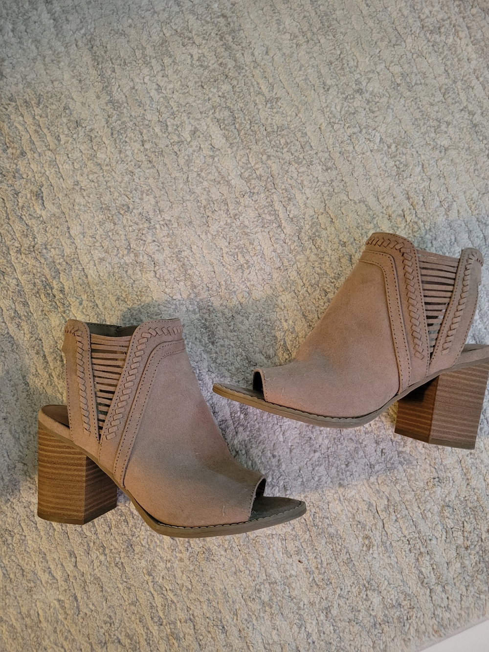 Women’s Taupe Suede Open-Toe Block Heel Sandals- Universal Thread